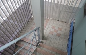 マンションの階段